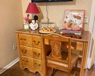 H/P desk w/ chair by stanley