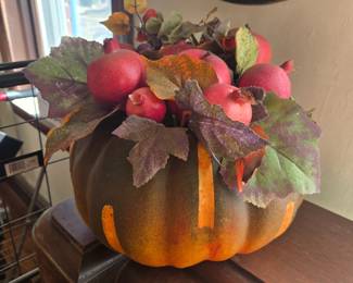 Pumpkin floor arrangement