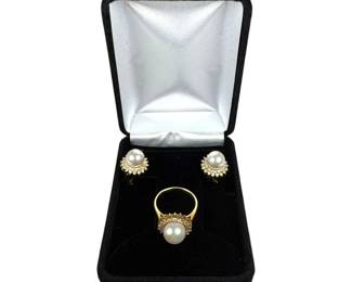 18kt Yellow Gold Cultured Pearl and Diamond Ring and Earrings Set Appraised 4500USD