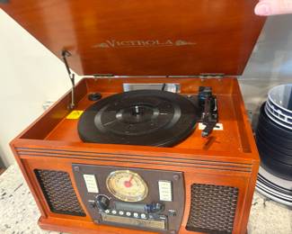 Victrola record / radio /cd player 