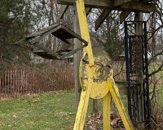 The big yellow giraffe