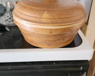 Monmouth  crock bowl and cover
