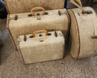 Set of vintage Samsonite luggage