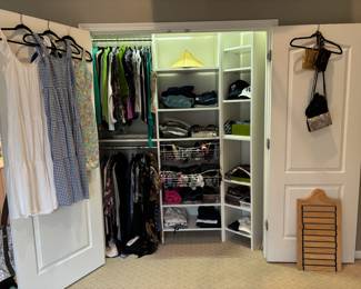 Ladies Clothing Closet
