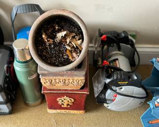 Garden Pots, Grinder, Thermoses