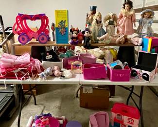 TOYS & DOLLS!