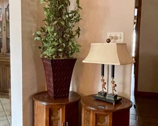 MCM ROUND STORAGE END TABLES, FAUX PLANTS, ANGEL LAMP