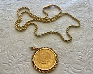 14K GOLD ROPE CHAIN, 1959 20 PESO GOLD COIN IN 14K ROPE BEZEL