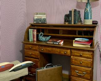 VINTAGE ROLL TOP DESK