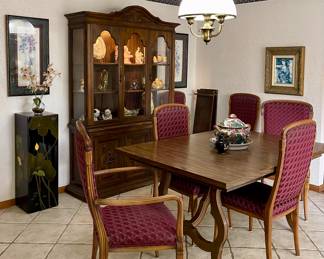 DINING TABLE WITH 2 LEAVES AND 6 CHAIRS, MCM LAQUER PEDESTAL