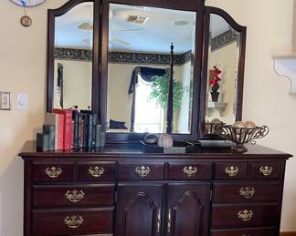 KINCAID FURNITURE BY LA-Z BOY “CHERRY MOUNTAIN” DRESSER