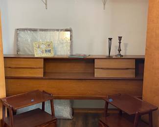 HICKORY GENUINE MAHOGANY KING HEADBOARD & NIGHTSTANDS