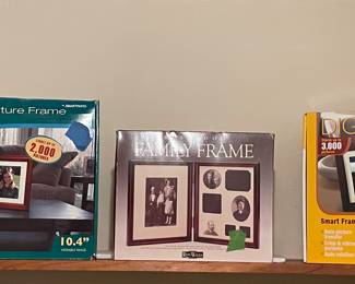 DIGITAL PICTURE FRAMES