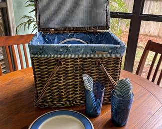 EDDIE BAUER PICNIC BASKET