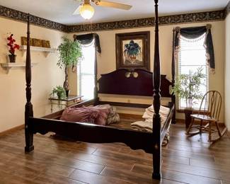 KINCAID FURNITURE BY LA-Z-BOY KING 4-POSTER BED, KING BEDDING, QUEEN BEDDING, FAUX PLANTS
