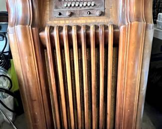 Really cool vintage radio