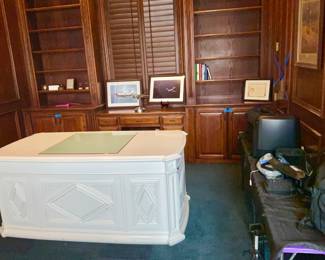 Robb & Stuckey Executive Desk