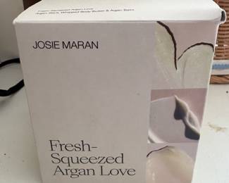 Josie Maran 