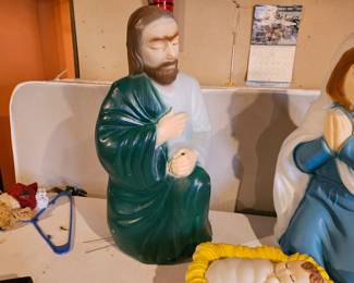 Blowmold set Mary, Joseph, and baby Jesus