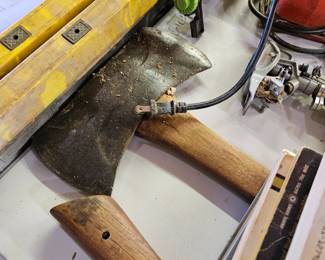 Double head axe