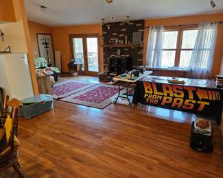 Living room with checkout area table with awesome tablecover