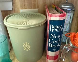 Tupperware Canister Set