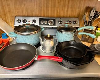 Pots & Pans (Pioneer Woman) Cast Iron 