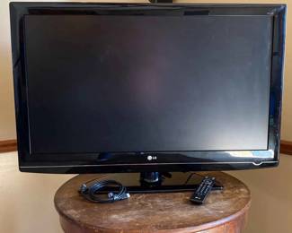 42 LG TV With Remote