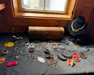 Fashion Jewelry And Treasure Box To Store It