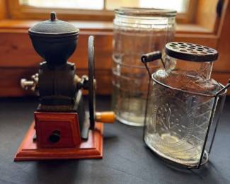 Coffee Grinder With Glass vases one With frog Lid And Holder 