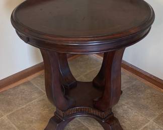 Traditional Round End Table 