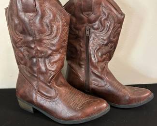 Kick Up Your Heels Cowgirls 
