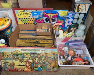 Vintage American Flyer Trains (40's/50's), Little Kiddles, Storykins, Barbie, Dolly Darling Go Go Team, Page London Western Tin 
