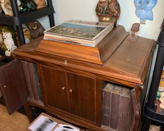 Victrola Victor Talking Machine and hundreds of vinyl records