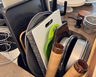 Metal bakeware