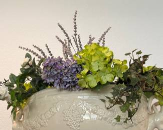 Decorative ceramic pot