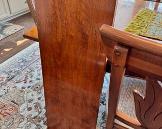 Henredon Dining Table and chairs, 2 leaves, 6 chairs