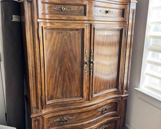 Dresser cabinet