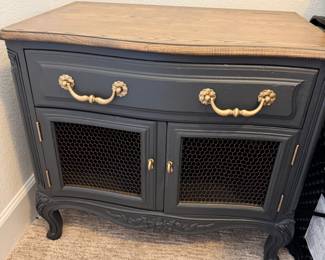 Nightstands 1/2