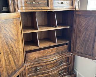 Dresser cabinet
