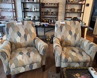 Lazy Boy recliners, 1 manual, 1 electric