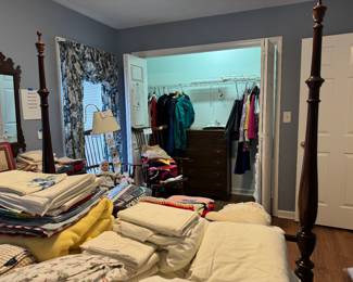 Women's clothing size 0-XXL, shoes size 10/11W