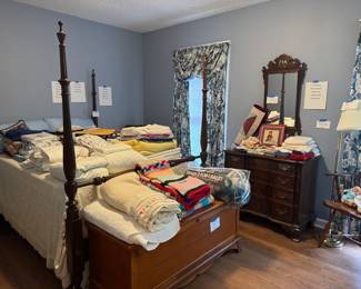 Ethan Allen bedroom set 2 nightstand, double bed and mirrored dresser.