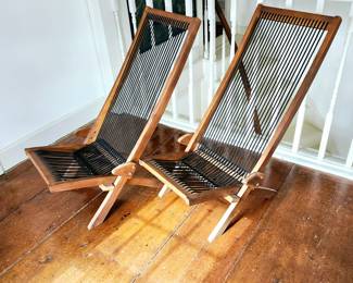 Folding lounge chairs