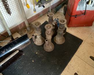 HOUSE JACKS