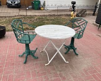 UNIQUE PATIO SET
