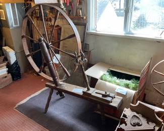 LARGE SPINNING WHEEL