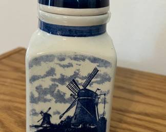 Delft spice jar