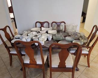 Dining Table w/ 6 Chairs