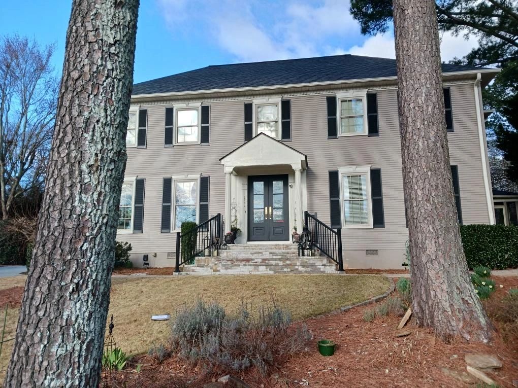 HOME FOR SALE   5 BEDROOMS, 3 FULL BATHS, FENCED IN BACKYARD, BONUS ROOM, UTILITY SHED, IN CUL-DE-SAC. BEAUTIFULLY  LANDSCAPED